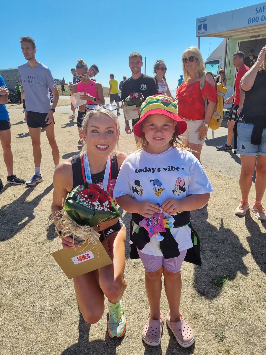Kylie Webster (@kweb83) on Twitter photo Big thank you to <a href="/OliviaTsim/">Olivia Tsim</a> for stopping for a photo with Olivia today - well done on the win 1๐
Big thank you to <a href="/OliviaTsim/">Olivia Tsim</a> for stopping for a photo with Olivia today - well done on the win 1๐