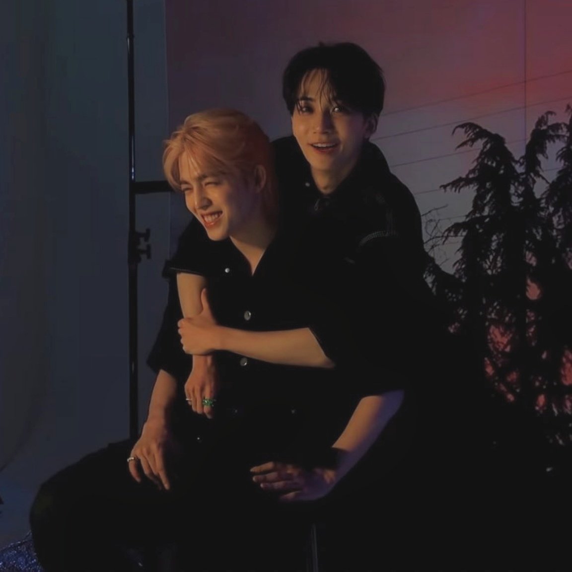 jeonghanszone's tweet photo. happy birthday precious leader nim!🤍🤍🥳🎂 @pledis_17 https://t.co/YJgpJSQanD
