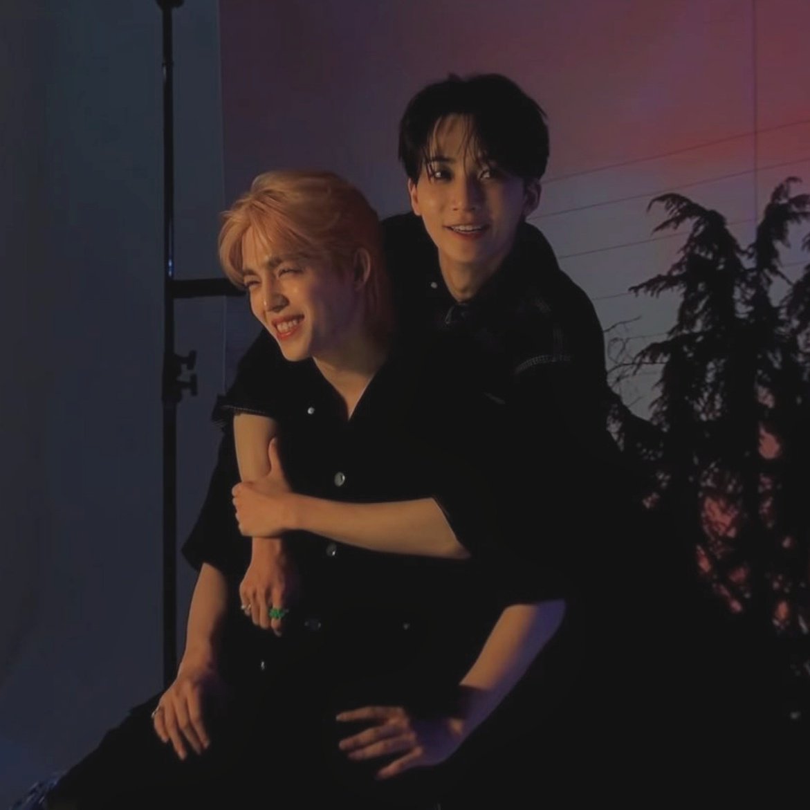 jeonghanszone's tweet photo. happy birthday precious leader nim!🤍🤍🥳🎂 @pledis_17 https://t.co/YJgpJSQanD
