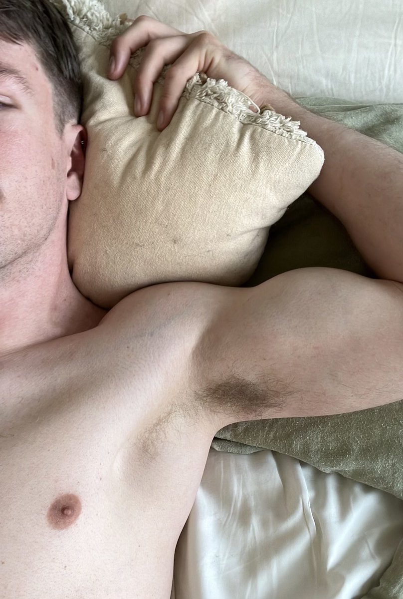 xoxobungee's tweet photo. come back to bed, babe https://t.co/MJybnzmphn