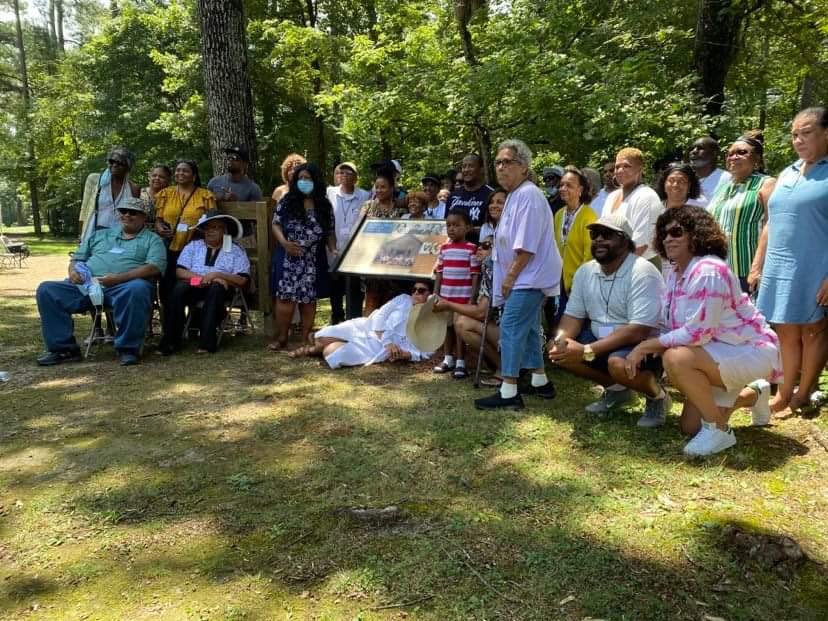 tanyadebose's tweet image. No news or TV reporters were on hand to witness the unveiling of a marker recognizing the blk families who settled at Possum Trot located on the land their ancestors once owned that is now Berry College. I know I don't have a big following but I need you to help share this story!
