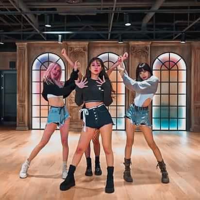 Chúc mừng kỉ niệm 6 năm debut của <a href="/BLACKPINK/">BLACKPINKOFFICIAL</a> 
BLINK ♥️ BLACKPINK 4ever
#SIXcredibleYearsWithBLACKPINK
#육년동안_내심장의색은_블랙핑크
#อยู่กันมา6ปีแล้วนะBLACKPINK
#BLACKPINK出道六周年快乐