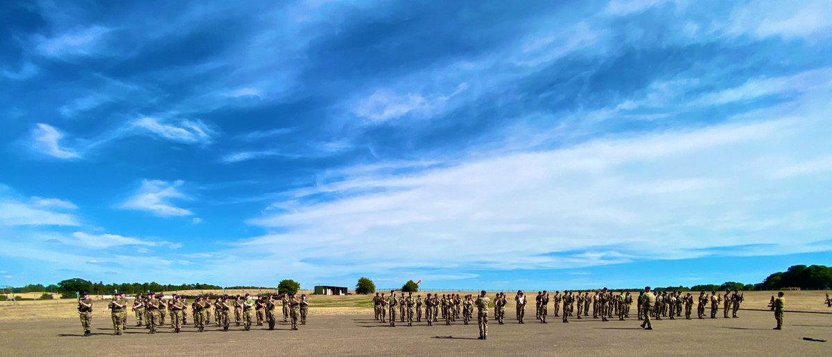 FS_Fulloway's tweet image. No 1 Sqn consolidating the beginning of Rifle Drill this afternoon. Great effort from all, keep it up! #Drillies2022 @RAFAC_DandC
