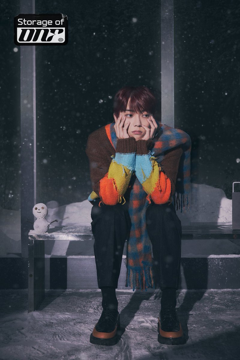 minkyunized's tweet photo. EVERYONE LOOK AT THE MINI SNOWMAN https://t.co/vLkL2MTGcA