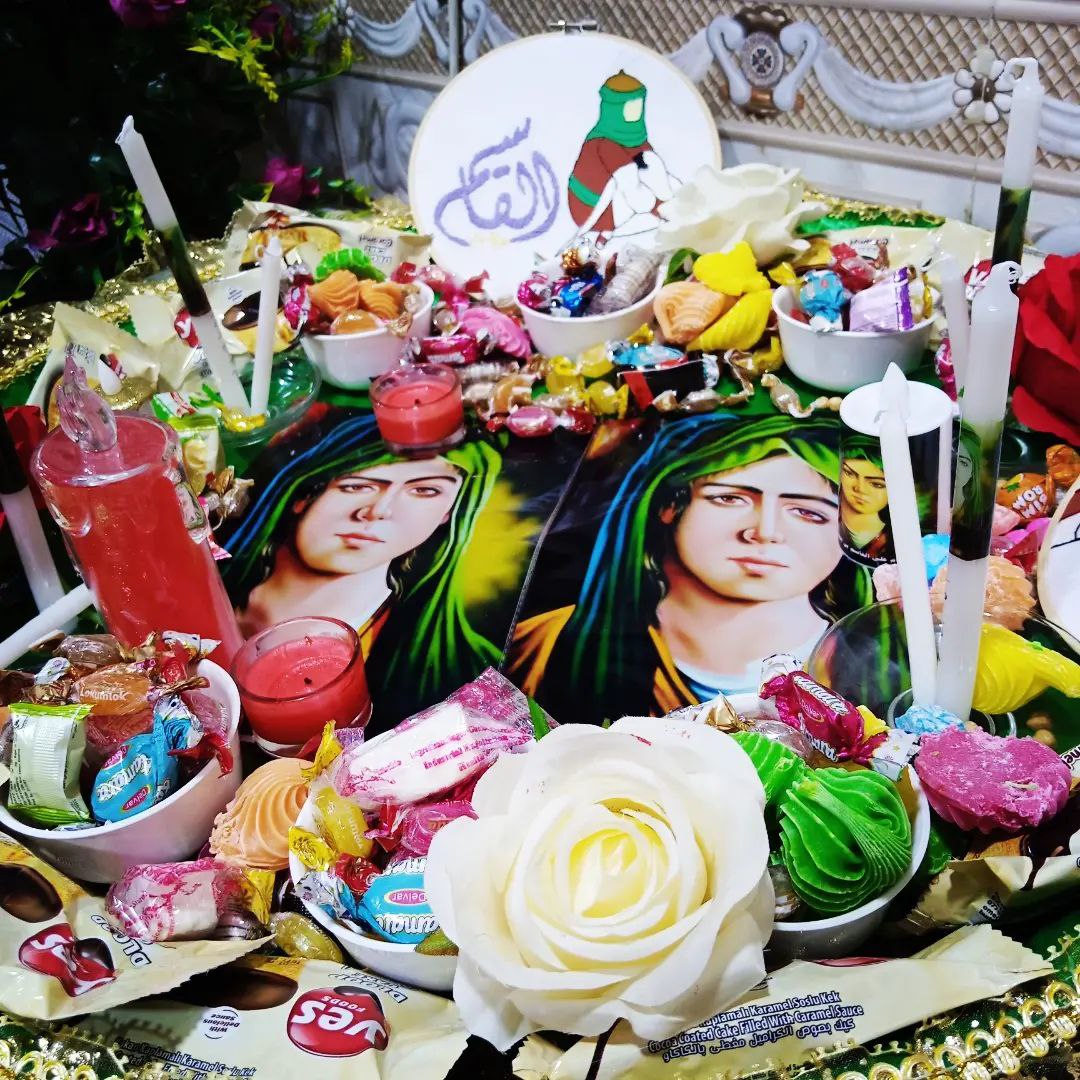 في صينية القاسم 
كانت شمعة ودمعة
وحلم مذبوح
كان دخان البخور 
تمهيدآ لدخان الخيمة..
.
#قائد_شبان_الحشد