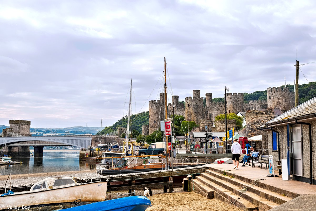 BJRoberts's tweet photo. This is early morning 'Quay Life' on an August day, at the beautiful Medieval walled market-town of Conwy. @Ruth_ITV @kelseyredmore @ItsYourWales @WalesCoastPath @northwaleslive @northwalescom @AllThingsCymru @OurWelshLife @NWalesSocial #Conwy #QuayLife #Castle #August #Wales https://t.co/xDQAjSgvIw