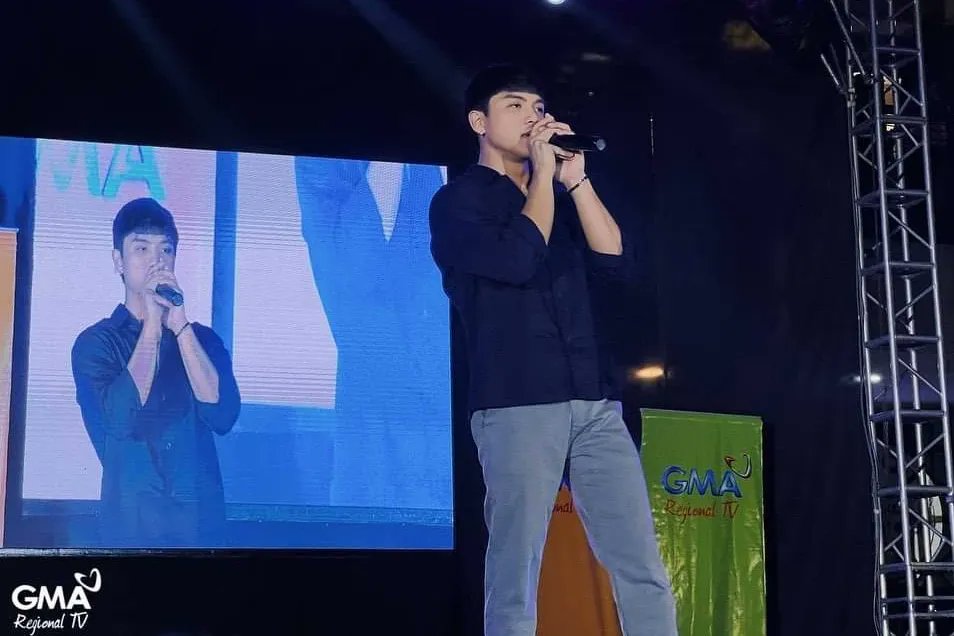 Sparkle_GMA's tweet photo. #StartUpPH stars #AldenRichards, #JericGonzales, #RoyceCabrera and Boy2 Quizon had a lot of fun seeing everyone at yesterday's @GMARegionalTV #KapusoMallShow at Ayala Center Cebu in Cebu City ✨️ Daghang salamat 🙏🏻 https://t.co/Fvo2lOxm24