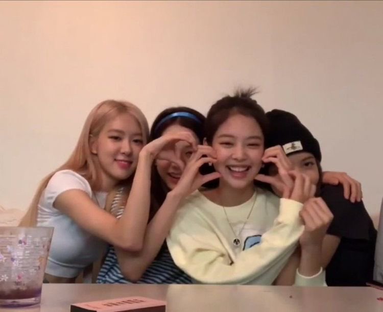 ltran_tt's tweet photo. #SIXcredibleYearsWithBLACKPINK
#육년동안_내심장의색은_블랙핑크
#อยู่กันมา6ปีแล้วนะBLACKPINK https://t.co/iLC2reKvQo