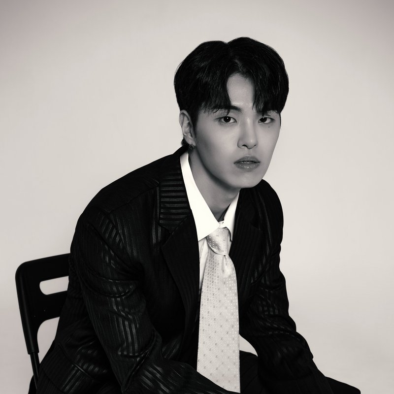 zaddydojoon's tweet photo. Windfall 
never fell,
they rose.

#TheRose https://t.co/K2NtB1yw0h