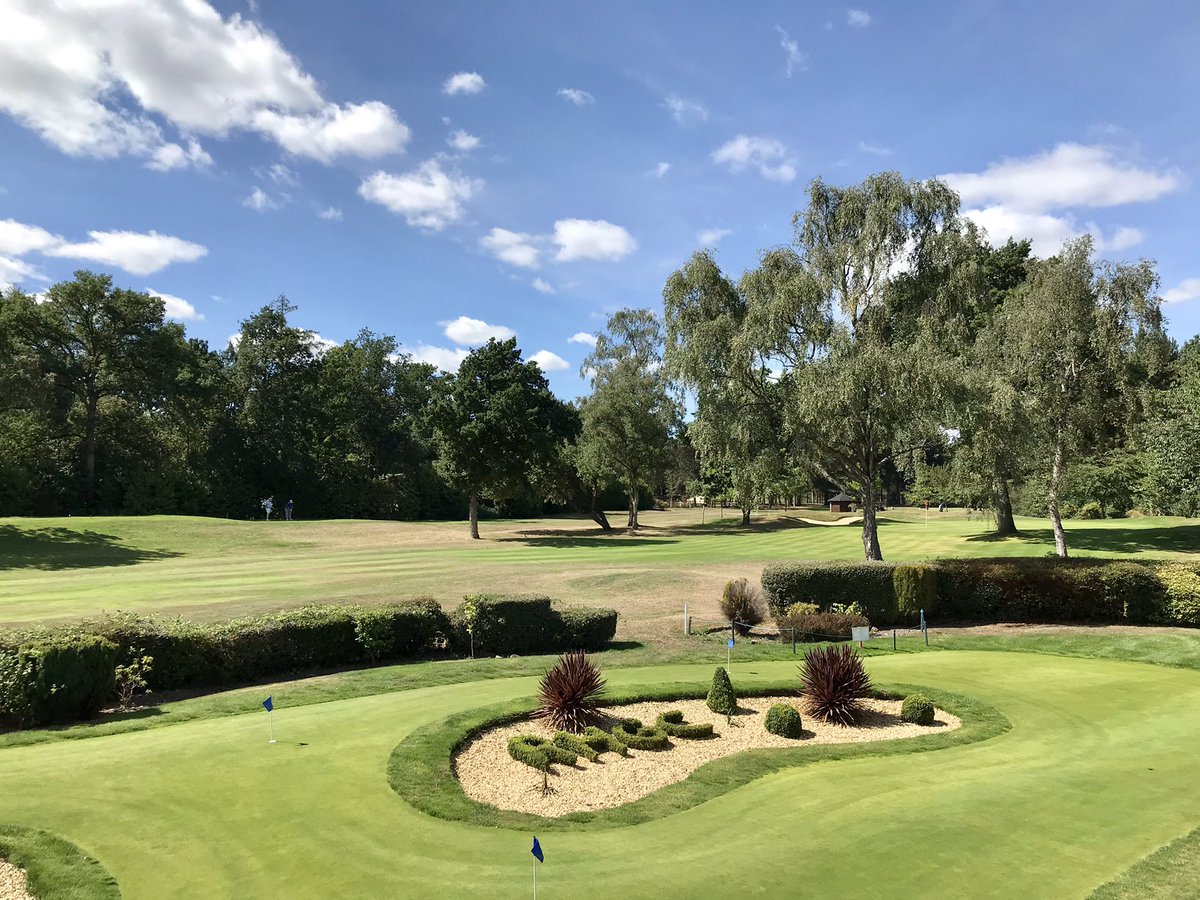 GolfTricks's tweet photo. Next stop @RobinHoodGC
Great to catch up with David Guest and him team and look forward to returning later this year
#golftricks #trickgolf #golfentertainment #lethavesomefun #golftrickshots⛳️ https://t.co/uqCyFTIXrC