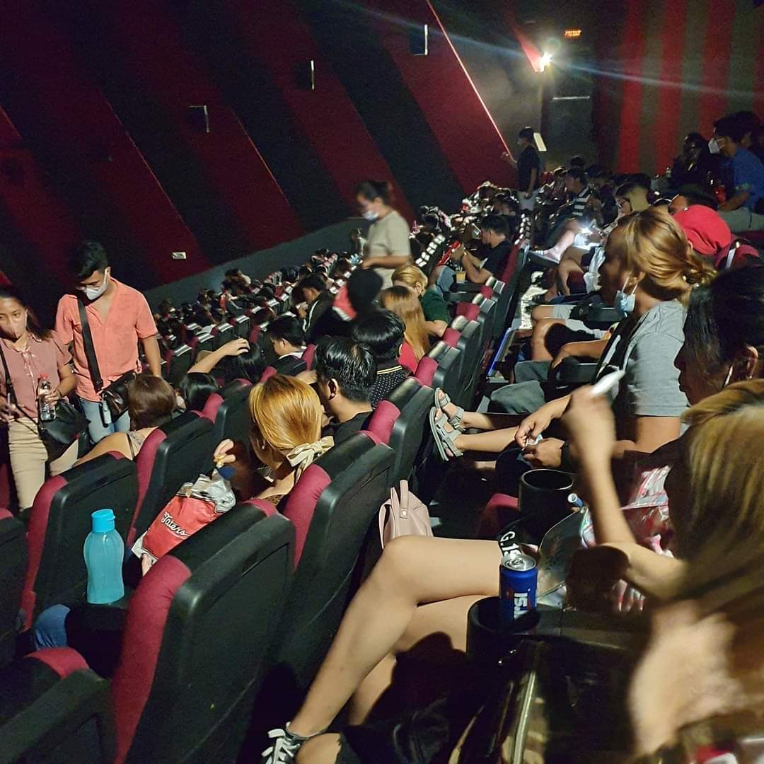sugarren08's tweet photo. @Vincentiments__ Ang daming tao... dito sa Robinson's Tuguegarao City..😊
#MiMDay5Showing
#MiMRoadTo100M https://t.co/NrSt14nszb