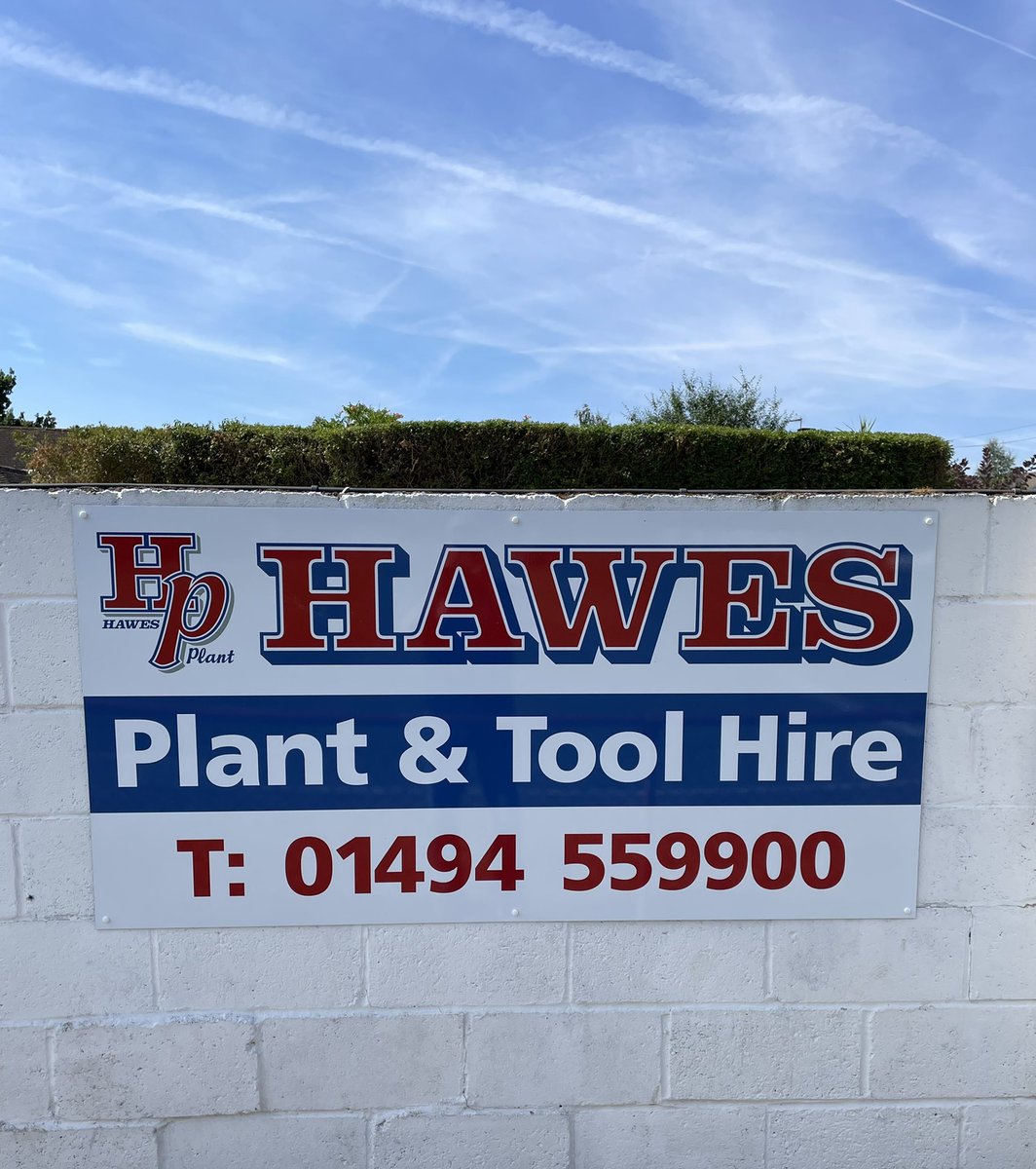 FHFC1907's tweet photo. 🚨 @FHFC1907 are proud to announce The Hawes Group as our new Development Squad kit sponsor 🤝🏻
Dev. Squad Manager Luke Belson proudly holds up the shirt below.
Thank you for your support 🔴⚽️
#heathens #kitsponsor #HawesGroup #HawesSkipHire #HawesPlantHire #Hawes #recycling https://t.co/gQoQtA0qw8
