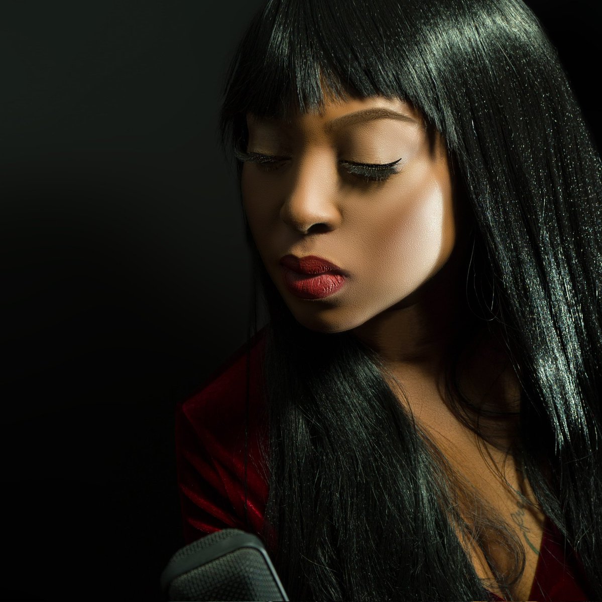 New 🔥single "GET AWAY" from upcoming album "REFLECT" soon to drop on all major platforms! 

Special thanks to my talented top class producer JProduct and big up Vancity's well known major producer DJ Kemo for mastering the track👑 

📸:Peter Inouye⭐️
Makeup:Vitória Kalili🌹