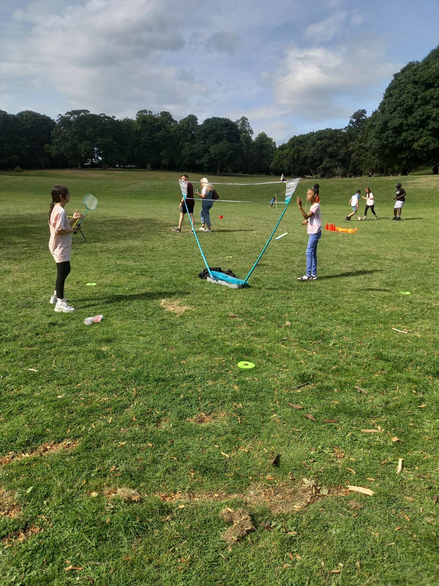 BHILeeds's tweet image. Pull-up and Play part of our Summer Programme going well in Potternewton Park... who remebers Rounders?! We will be playing shortly
#FamilyFunDay
#Exercise4Fun
#ParkLife
#PhysicalAndMentalHealth