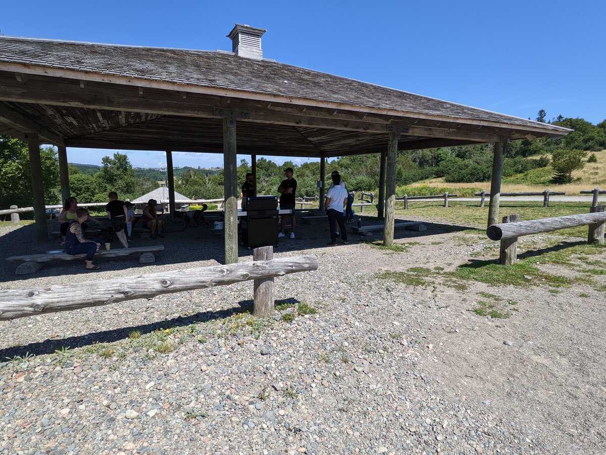 Dog walk and BBQ at the Irving Nature Park... We are at the gazebo right beside the information centre... 2 minute drive into the park 😊🏳️‍🌈
