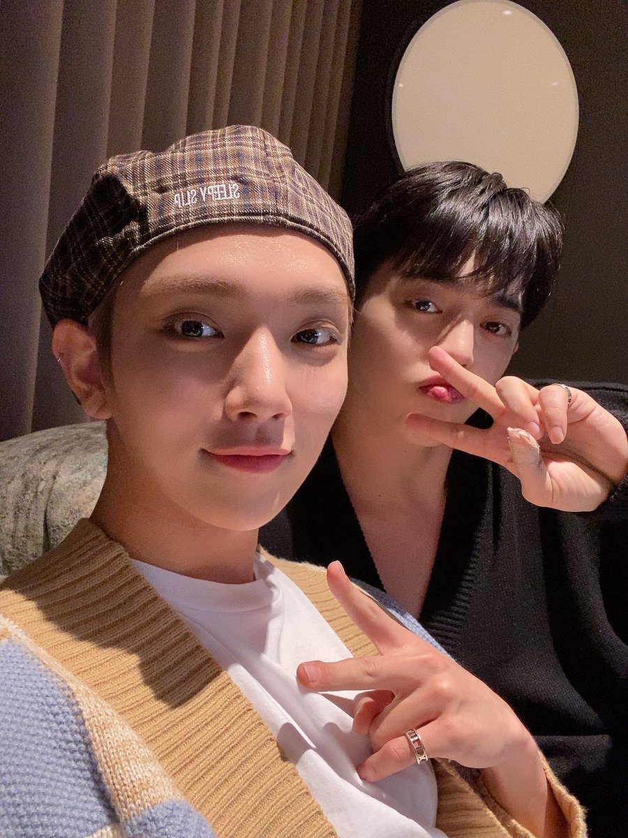 we need a new cheolsoo selca 💔 its been almost two years 💔