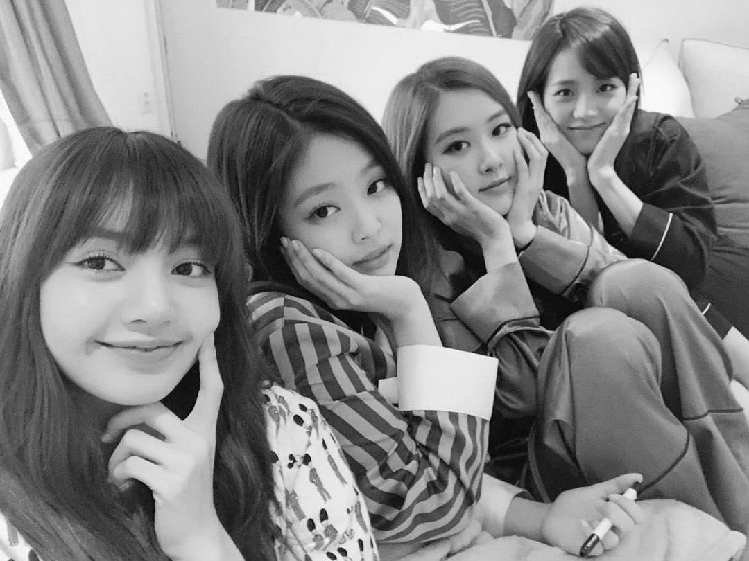 abcdfuck91's tweet photo. Happy 6th Debut Anniversary to The World’s Biggest Girl Group💗✨, Unexpectedly, it turns out that it has been 6 years of their journey to become a Korean girl group, it feels like a moment, I miss you guys!<33🥺
PINK VENOM
#BLACKPINK出道六周年快乐
#육년동안_내심장의색은_블랙핑크 https://t.co/YKH6mW0mnx