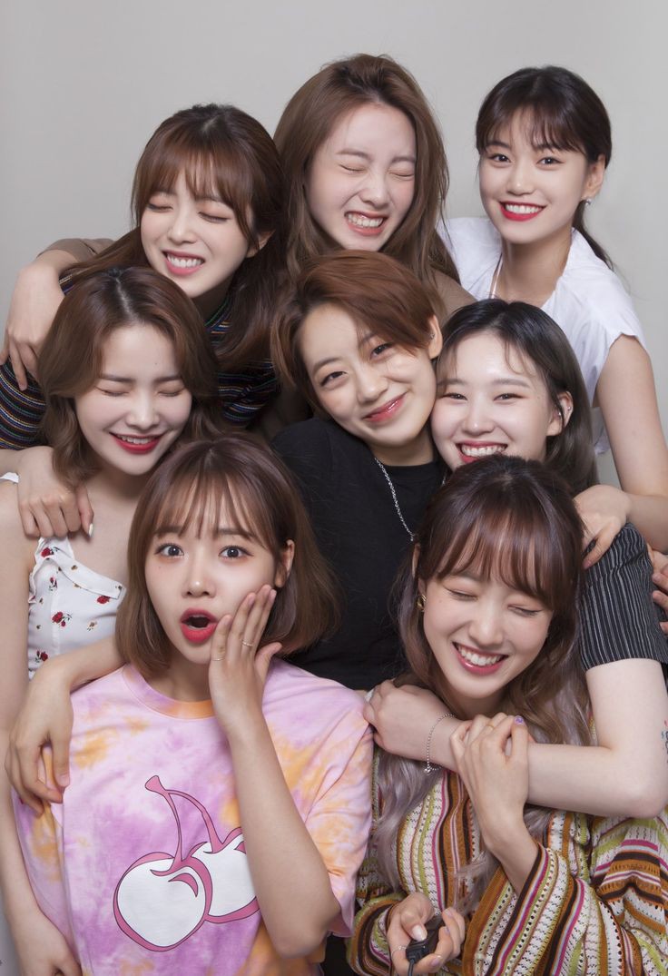 We receive love from you and we give love to you all. Thank you to 8 of you for still being with us even when everything is about to fall. Thank you for the friendship you give to us. thank you for the love and your efforts 

#Always5tayWithWekiMeki
#짱키미키_다섯살_축하해