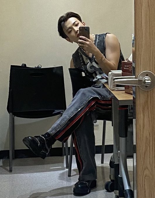 baepsaemmy's tweet photo. hELLO????? https://t.co/ckIudUn1Xn