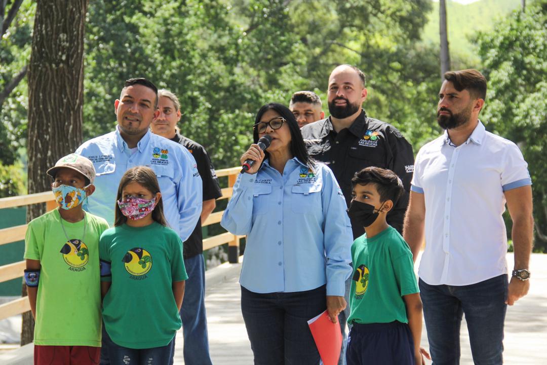 Telearagua's tweet photo. #EnVivo | Gobernadora @Soykarinacarpio - "Es innegable que tenemos que reconocer que habrá una dinámica de economía muy importante" #ZoologicoDeMaracay
#YoSoyAragua https://t.co/XEHY7MFnAA