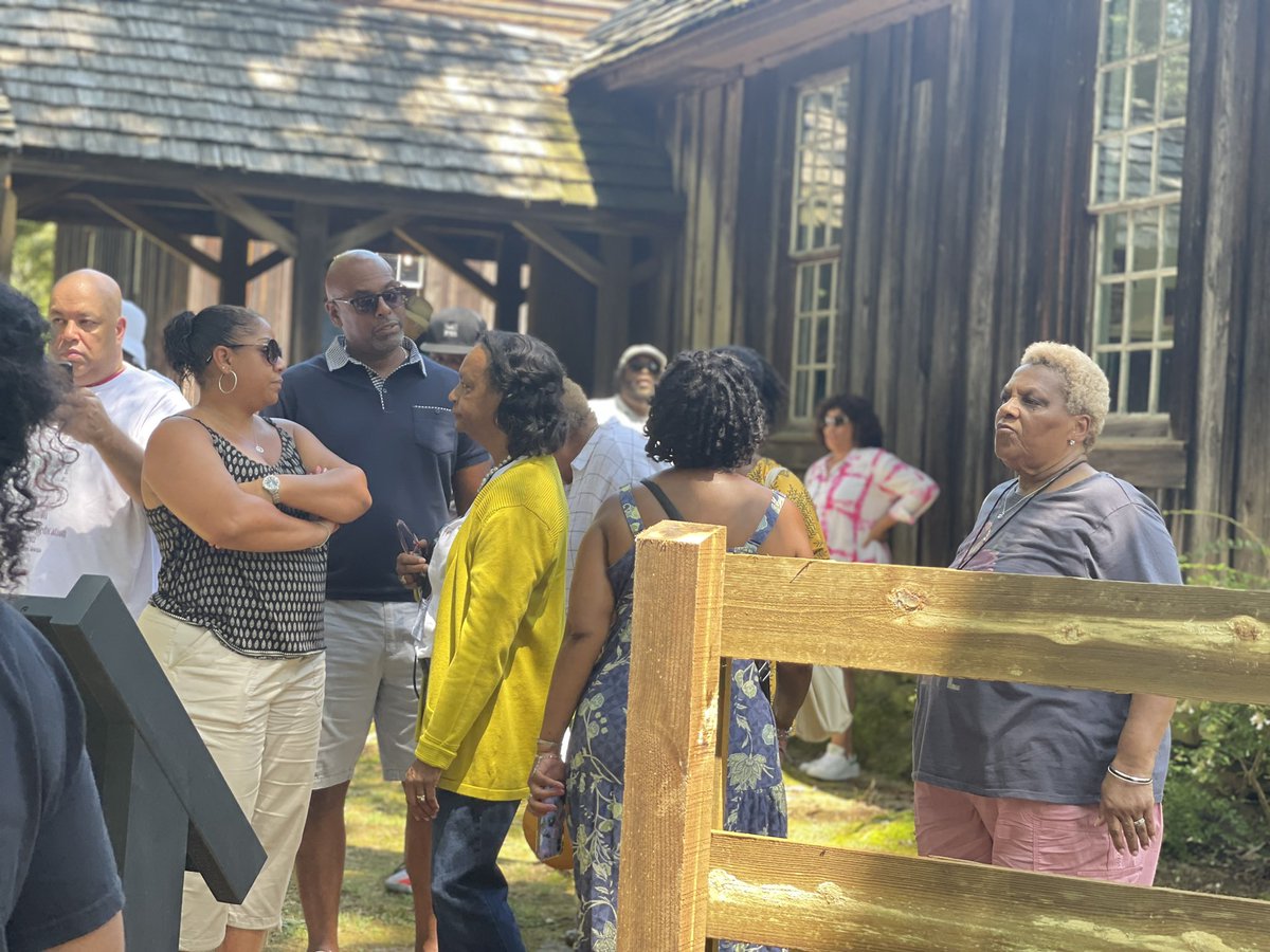 worldconfmayors's tweet photo. Have you heard about the marker unveiling at Possum Trot! Congratulations to descendants who worked to honor their ancestors who once owned some of the land now known as Berry College with a marker. Congratulations! https://t.co/gmeqY1H6QX