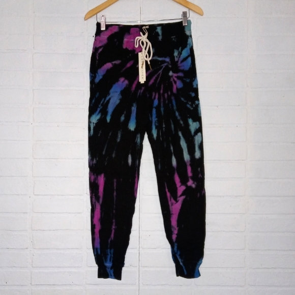 boyntonbargains's tweet photo. So good I had to share! Check out all the items I'm loving on @Poshmarkapp from @ReviveMe_Thredz @svservice2 #poshmark #fashion #style #shopmycloset #lovestitch #nike: https://t.co/znB6ZZFWd4 https://t.co/SXPb0iYFwO