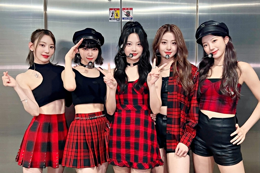 soompi's tweet photo. WATCH: #LE_SSERAFIM Announces Official Fan Club Name With Logo Video
https://t.co/1IDtAIzOgR https://t.co/9QncCOpmKI