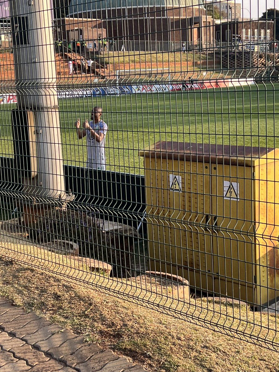 Bheki_Nyathi's tweet photo. Veli Mothwa was the only player who came to the fans ukuzobonga i support, the rest I’m disappointed bafwethu angifuni ukungasho 🙏💚 https://t.co/zpzNuHBmBL