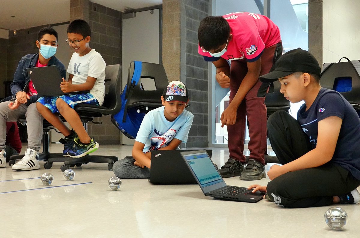 Thanks <a href="/DMThomsonCI/">D & M Thomson C.I.</a> for the opportunity to coach grade 4s on coding, as part of the summer learning hub program.