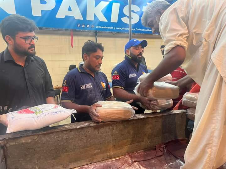 HuzziFactor's tweet photo. پاکستان کے نیشنل ھیرو کرکٹر رومان رئیس بھائی جو اس وقت کشمیر لیگ کھیلنے گئے ہوئے ہیں ان کی فاونڈیشن رومان رئیس خان فاونڈیشن کی جانب سے بڑی تعداد میں امدادی سامان خشک راشن بلوچستان سیلاب متاثرین کے لئیے ھاوس آف جے ڈی سی پہنچا دیا گیا،
@ZafarJdc @rummanraees15
#JoinHandsWithJDC https://t.co/XOejPpS5JB