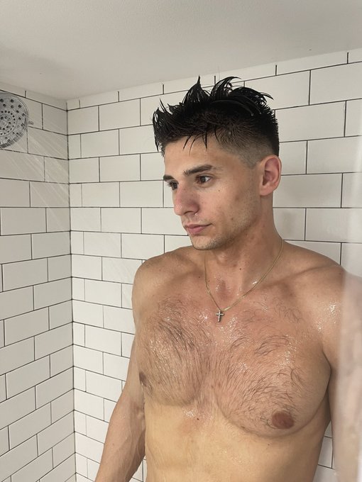 A bit small tight but I think there&rsquo;s room for two. Anyone want to join?  https://t.co/nshtaUm5BD https://t<a href="/tag/gym"class="tags"><span>#gym</span></a><a href="/tag/motivation"class="tags"><span>#motivation</span></a><a href="/tag/grind"class="tags"><span>#grind</span></a>