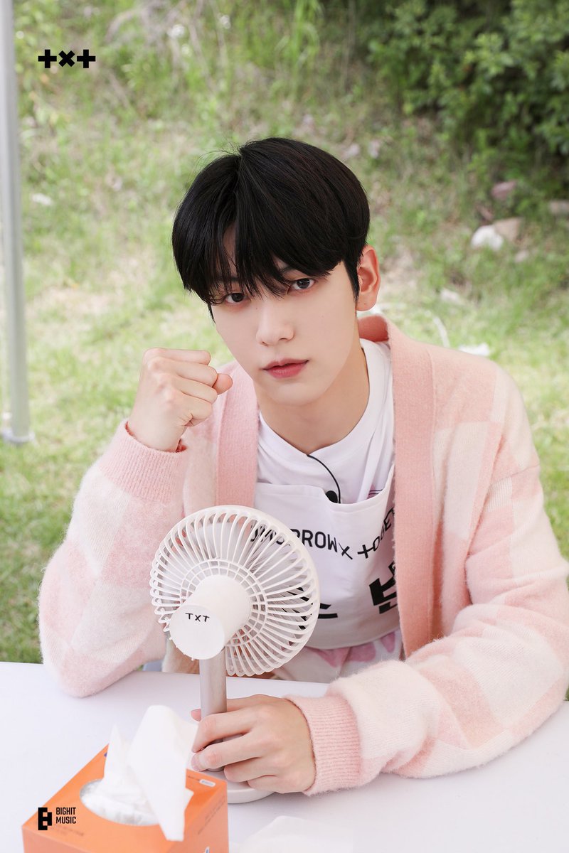 ansfkdlxm961's tweet image. 제발 누가 저에게 수빈님 가디건 정보 좀 주세요ㅠㅠㅠㅠ #투바투수빈 #투바투 #수빈