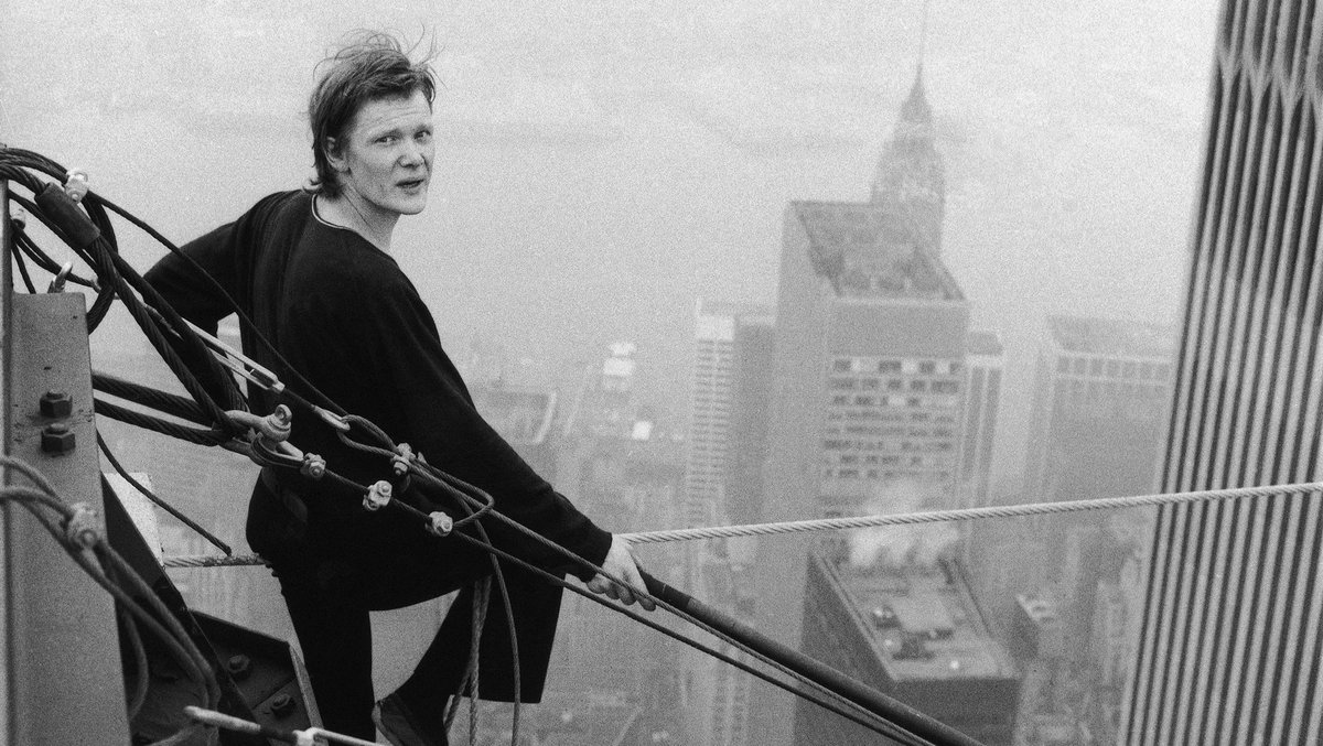 NYcheesy's tweet photo. OTD in 1974 #PhilippePetit aged just 24, walked on a tightrope between the tops of the #TwinTowers in New York.
1,312 ft above the ground he performed for 45 minutes making 8 passes, a stunning feat brilliantly captured in #TheWalk &amp; #ManOnWire https://t.co/lReWqm0eO9