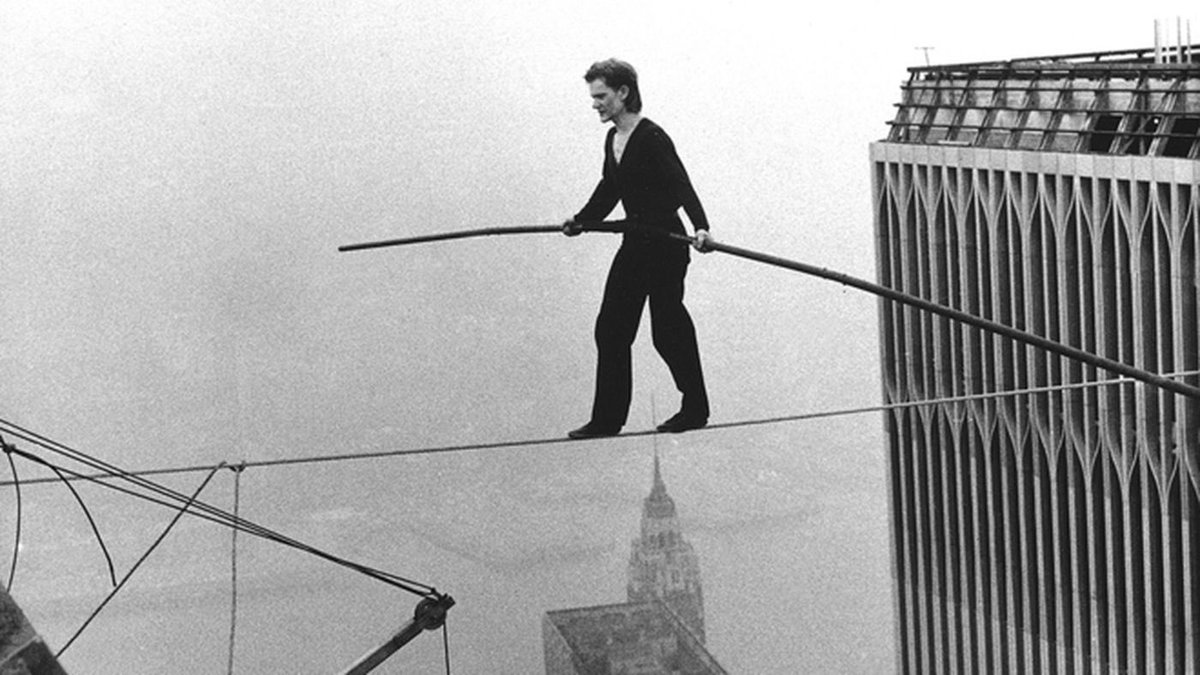 NYcheesy's tweet photo. OTD in 1974 #PhilippePetit aged just 24, walked on a tightrope between the tops of the #TwinTowers in New York.
1,312 ft above the ground he performed for 45 minutes making 8 passes, a stunning feat brilliantly captured in #TheWalk &amp; #ManOnWire https://t.co/lReWqm0eO9