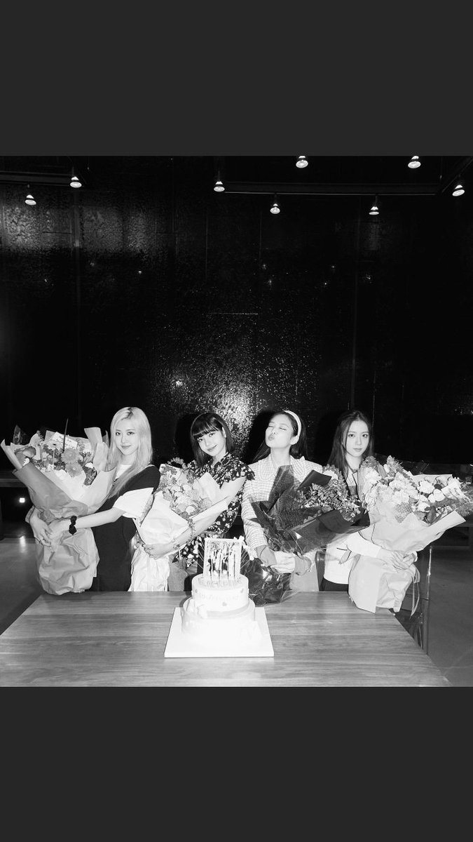 Shopi261's tweet photo. No puedo creer que hace 3 años conozco a Blackpink, nunca pense que me llegaria a gustar su musica, pero aqui estamos

HAPPY 6TH ANNIVERSARY BLACKPINK 
#SIXcredibleYearsWithBLACKPINK
#육년동안_내심장의색은_블랙핑크
#อยู่กันมา6ปีแล้วนะBLACKPINK
#BLACKPINK出道六周年快乐 
@BLACKPINK https://t.co/Wn3hhXK3Zt