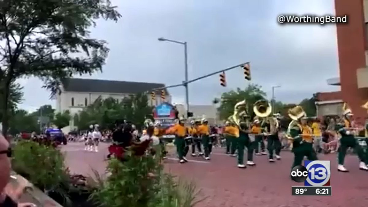 Adam_M_Winkler's tweet image. Saturday, as @HoustonISD alumnus Cliff Branch was posthumously enshrined into the @ProFootballHOF, his alma mater was there to salute him.

The @WorthingBand &amp;amp; @prancingdolls marched in the #PFHOF22 Canton Repository Grand Parade.

More via @abc13houston: abc13.com/cliff-branch-w…