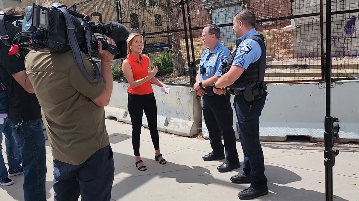 CapTransparency's tweet image. Perhaps hypocrisy in policing interests you as much as it does me. Minneapolis police treat Laura like a queen and threaten to arrest me.
 youtu.be/SjUMHvstrTw