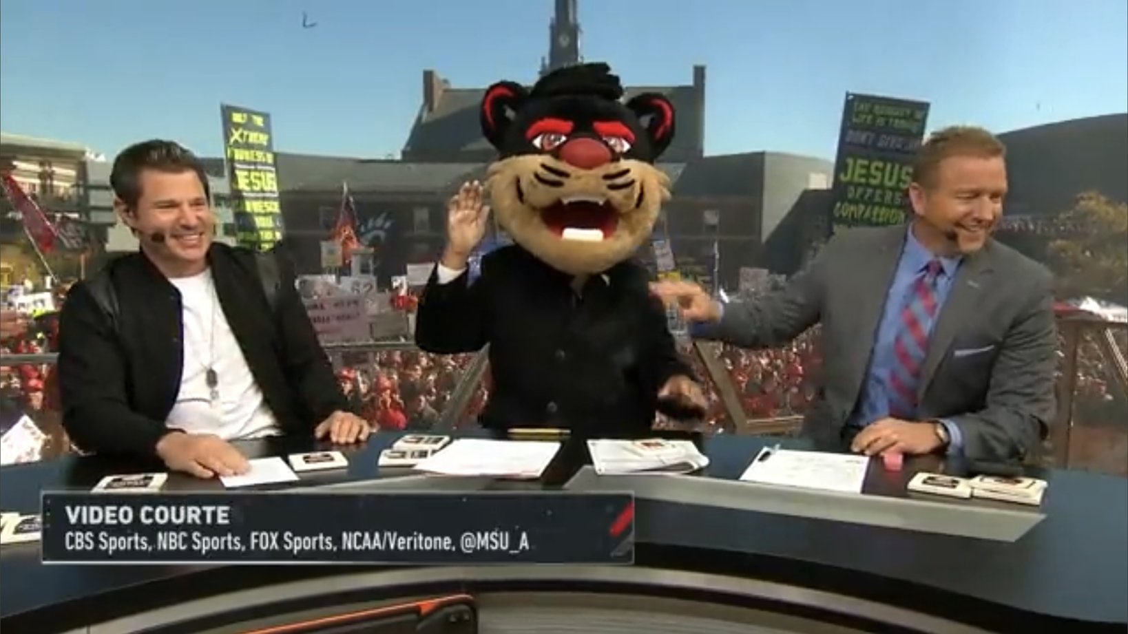 Happy Birthday to the one & only legend Lee Corso
Go Cats 