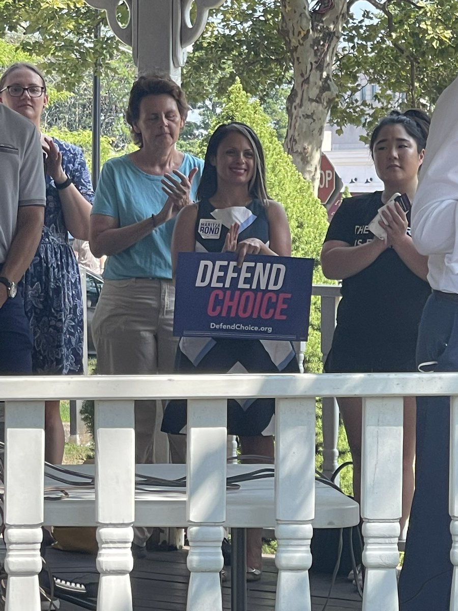 R_Raczka's tweet photo. Big turnout in Middletown yesterday to #defendchoice @hochadel_jan @LGSusanB @GovNedLamont @MaritzaforCT @MtownDems https://t.co/yBCD5ORjZ1