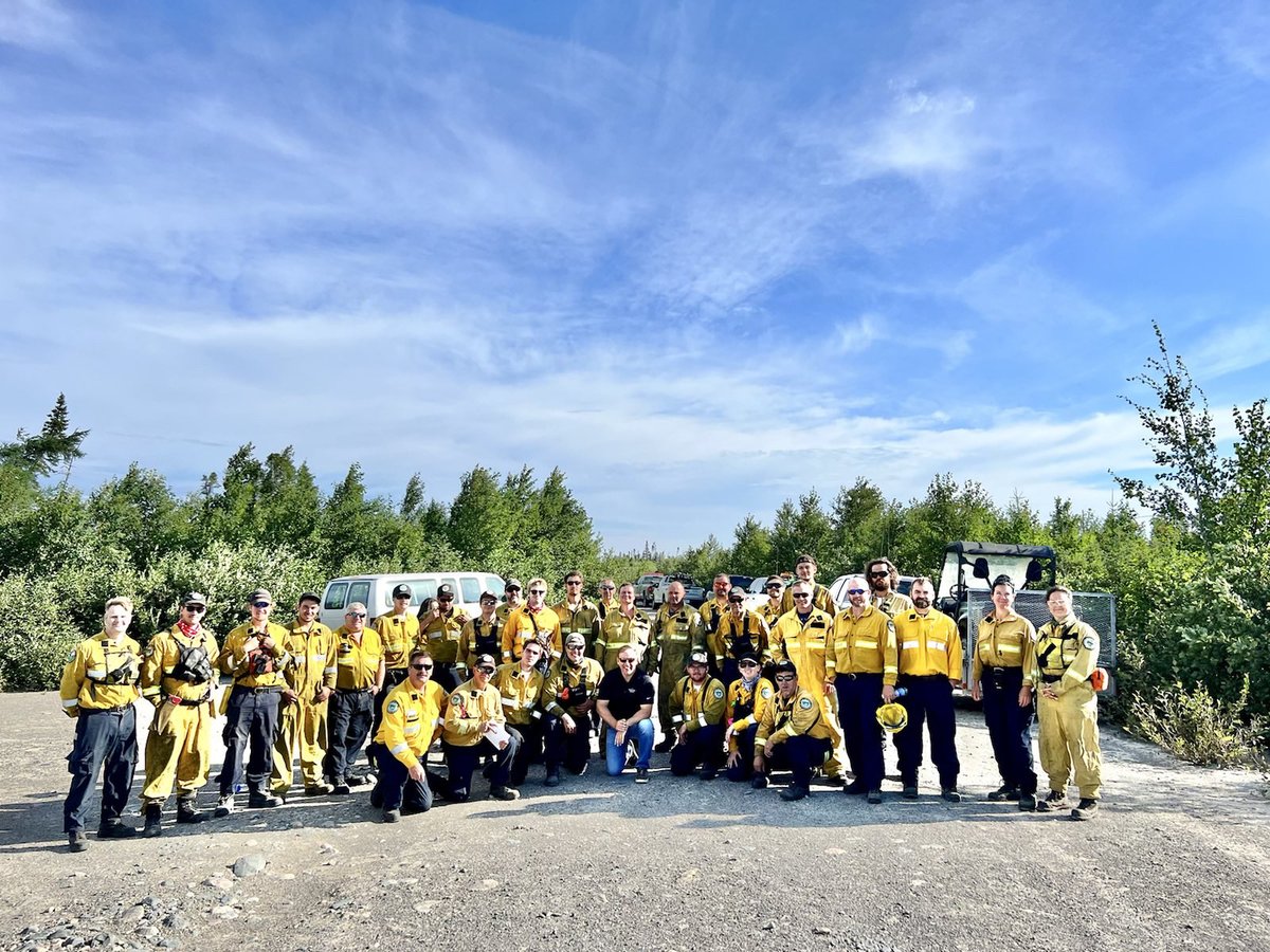 A big thank you to our incredibly hard-working teams who have been battling the forest fires in Central Newfoundland, and all of those helping to keep people safe. 

To protect resources, the fire ban has been extended provincewide: gov.nl.ca/releases/2022/… #nlwx