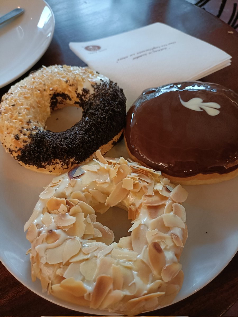 Jacob_338's tweet photo. Calyxの下に入っているJCo Donutsに初めて入りました。ドーナツ以外にもメニューがあるのがいいね。
#JCoDonuts #Calyx https://t.co/SixyZlTDKq