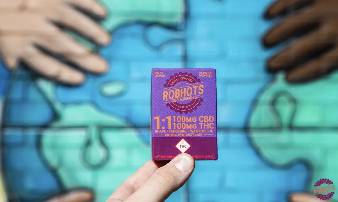 RobhotsEdibles's tweet photo. “Together we’re better” 🤝 In so many ways! #Robhots
•
•
•
#RobhotsGummies #EatRobhots #CBD #Sunday #BetterTogether 📸: @ThcSamuel https://t.co/uxzWX0WovL
