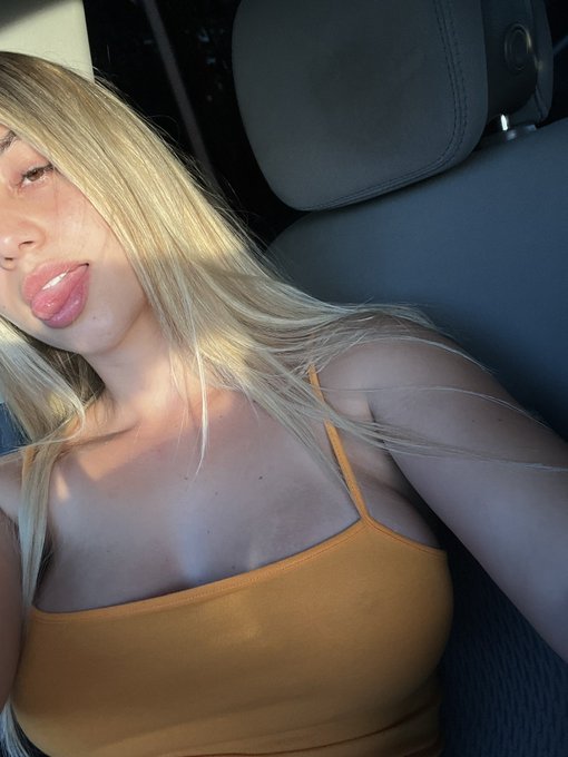 😋😋 feliz domingo amores. https://t.co/CLlSfiX2zy