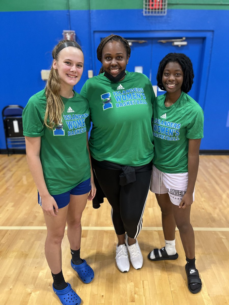 Thank you <a href="/Islanders_WBB/">Islanders Women's Basketball</a>, <a href="/Gee23_3/">Gee</a> ,<a href="/chadwick_royce/">Royce Chadwick</a>, coach Brunson, and the players for putting on a great camp I had a lot of fun.