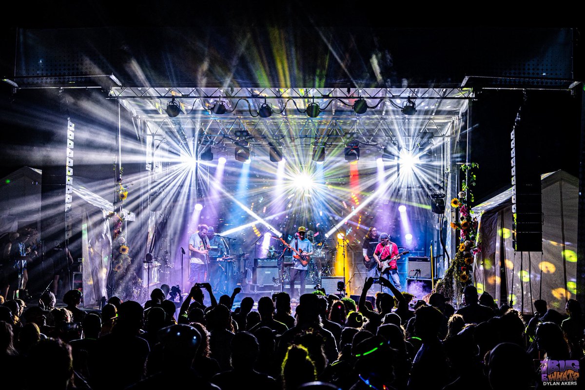 thebigwhatfest's tweet photo. Our hearts are full ❤️ Thank you for your never ending support WhatFam 🙌👽 https://t.co/fZoMpV5OF3