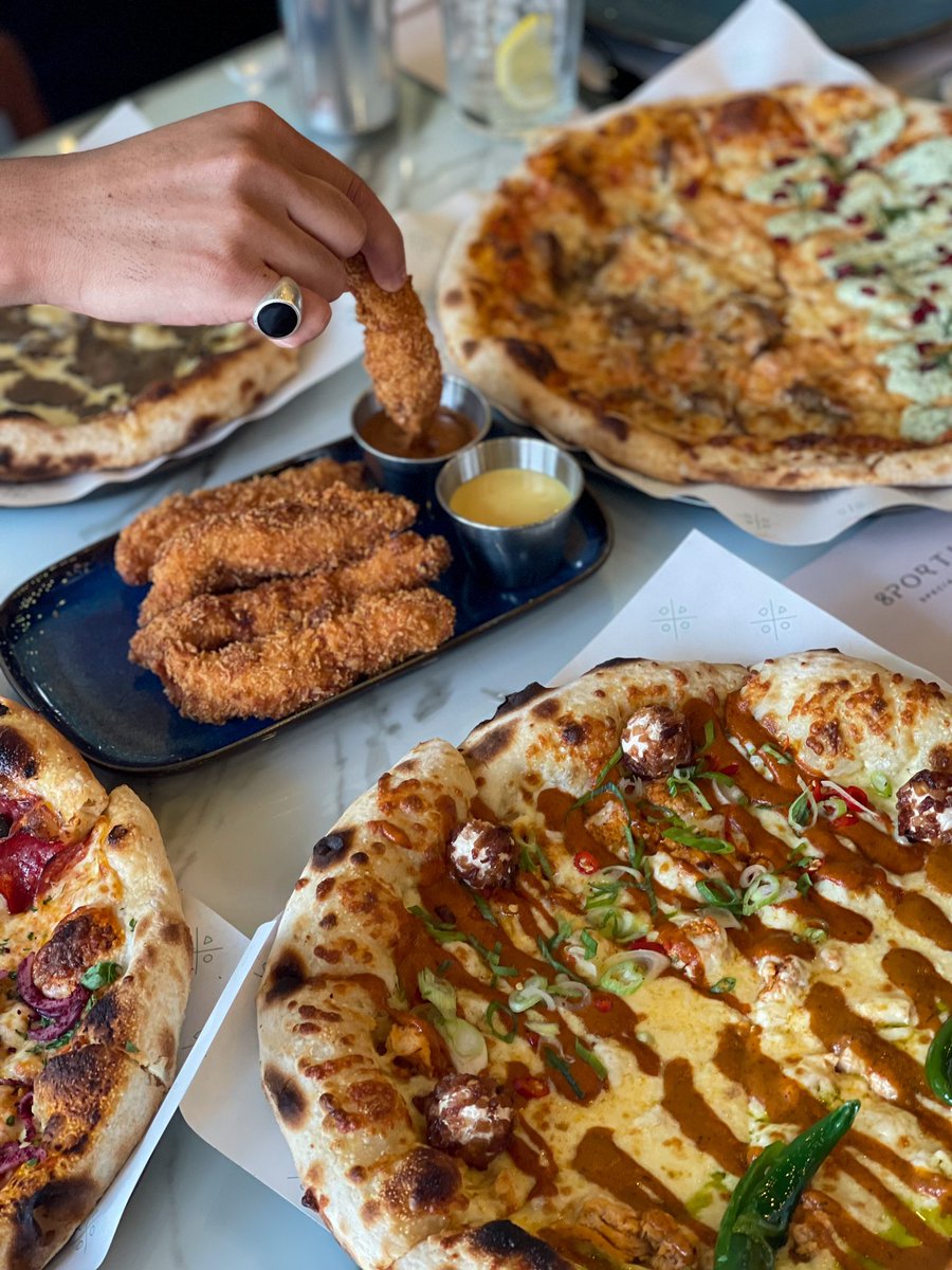8Portions | ايت بورشنز🍕
📍في مجمع ريفر واك
🔸من المطاعم اللي يقدمون البيتزا بأنواعها 
🔸تقدرون تجربون كل الانواع في بيتزا وحد😍
🔸 الطلبات:
▫️ بيتزا لحم نعيمي مناصفة اصفهاني
▫️بيتزا روما وسط مناصفة شيش طاووق
▫️بيتزا جنوب افريقيا مناصفة بتر تشيكن
▫️دجاج فيلية عندهم لذيييذ