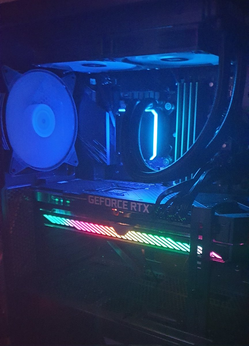 지난 일년간 함께 일한 메인 데스크탑
i7 11700 / rtx 3080ti / 128g 메모리 / 총4T m.2 nvme ssd ... etc

노트북을 더 좋아하는 나에게 데탑으로 작업환경을 옮기도록 만들어준 녀석...고생했다