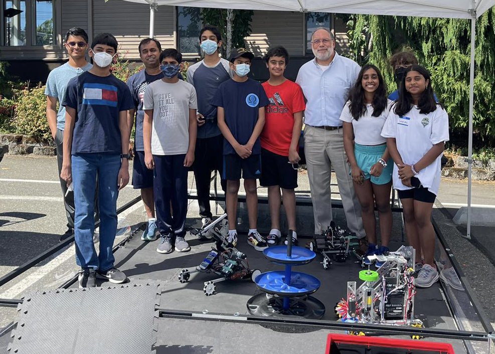 BothellRobotics's tweet photo. FTC team Omega Squad 18015 and RoboGOATs 16113 presented their robots and let the kids came to the children’s business fair to drive the robot.
#Inspiration #StemEducation  #first https://t.co/W1bpp5yKDx