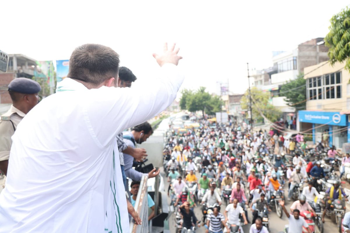 yadavtejashwi's tweet photo. केवल पटना जिला में ही महंगाई, अग्निपथ और बेरोजगारी से त्रस्त लाखों लोगों ने मार्च में हिस्सा भाग लेकर अपने आक्रोश का प्रकटीकरण किया। जनता ने जनविरोधी नीतियों के ख़िलाफ लड़ाई ठान ली है। https://t.co/pJSpUsEeZv