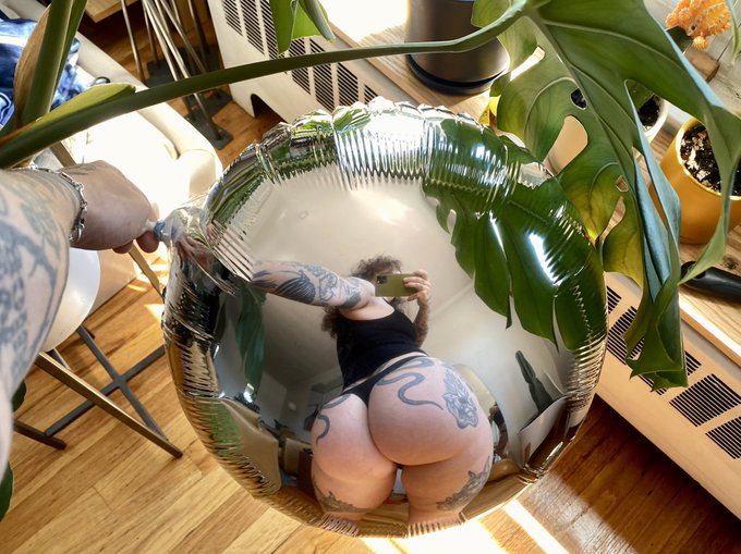 i am at the forefront of innovation in things you can use as a mirror https://t.co/EotAwNJb8v